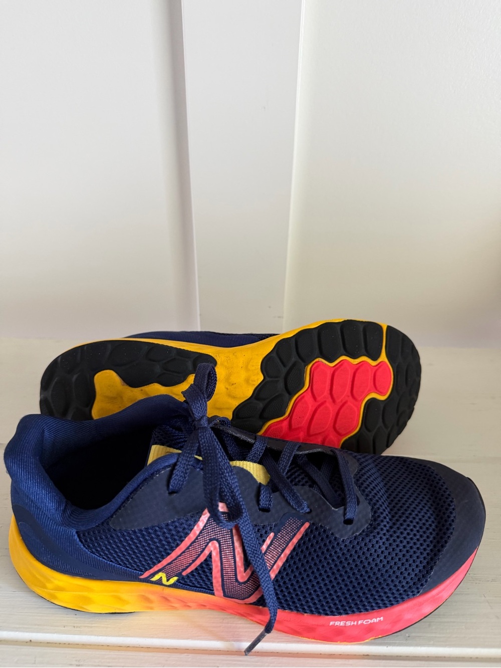 New Balance Kids Fresh Foam Arishi v4 Running Shoes - Size 5.5 Wide Navy Blue - Picture 3 of 8